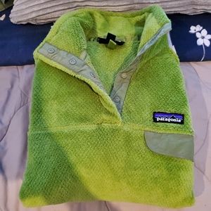Woman's size large Patagonia pull over. Bright green. Great condition
